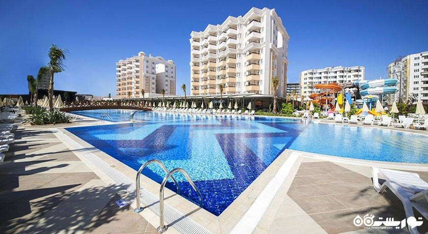 استخر روباز و نمای کلی هتل